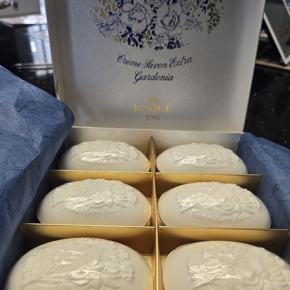 Gardenia Crème Savon Extra - White Decorative Soap Set